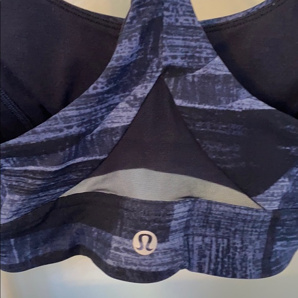 Lululemon sports bra size 2 - Picture 3 of 4